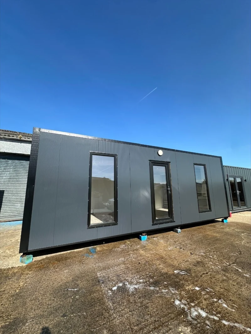 7.5 x 3m Office with kitchenette/WC – Container Soft Ampa Bay